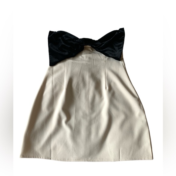 Cute mini dress with bow. Brand: Motel Size: small - Picture 2 of 3